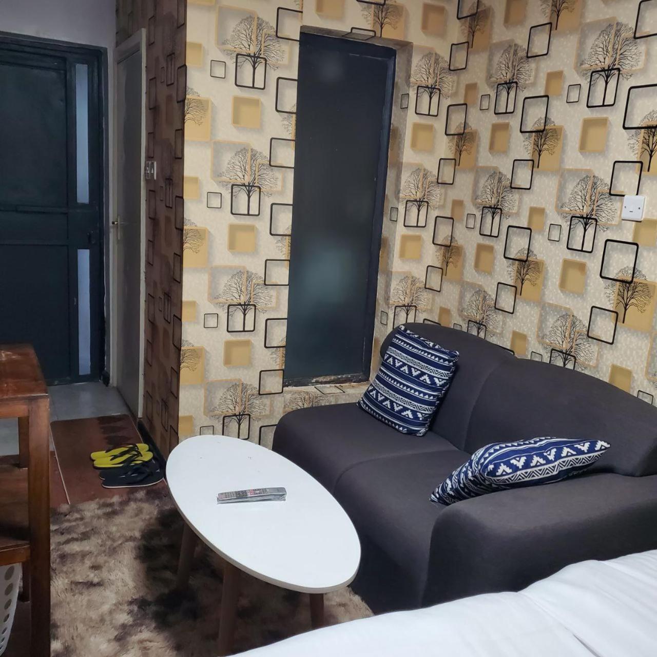 Апартаменты Lovely & Cozy Compact Studio Near Airport With Rooftop View Найроби Экстерьер фото